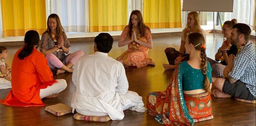 онлайн-программа подготовки учителей йоги