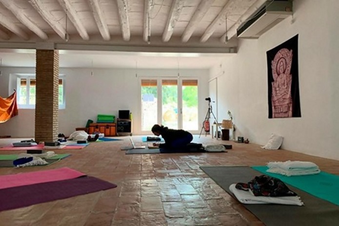 yoga teacher training schools in spain