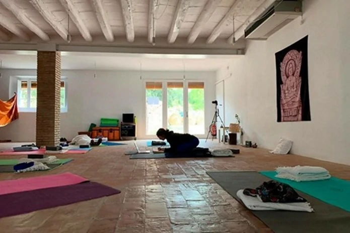 yoga teacher training schools in spain