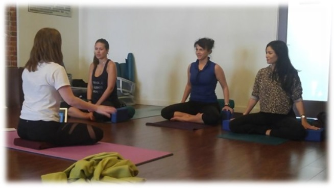 las mejores escuelas de profesores de yoga en vancouver