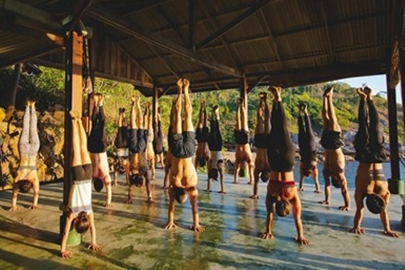 migliori scuole di formazione per insegnanti di yoga a Bangkok