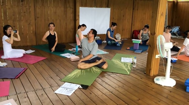 los mejores entrenamientos para profesores de yoga en singapur