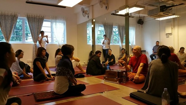 mejores escuelas de formación de profesores de yoga en singapur