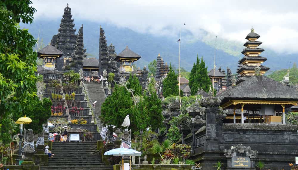 pura besakih tempel bali