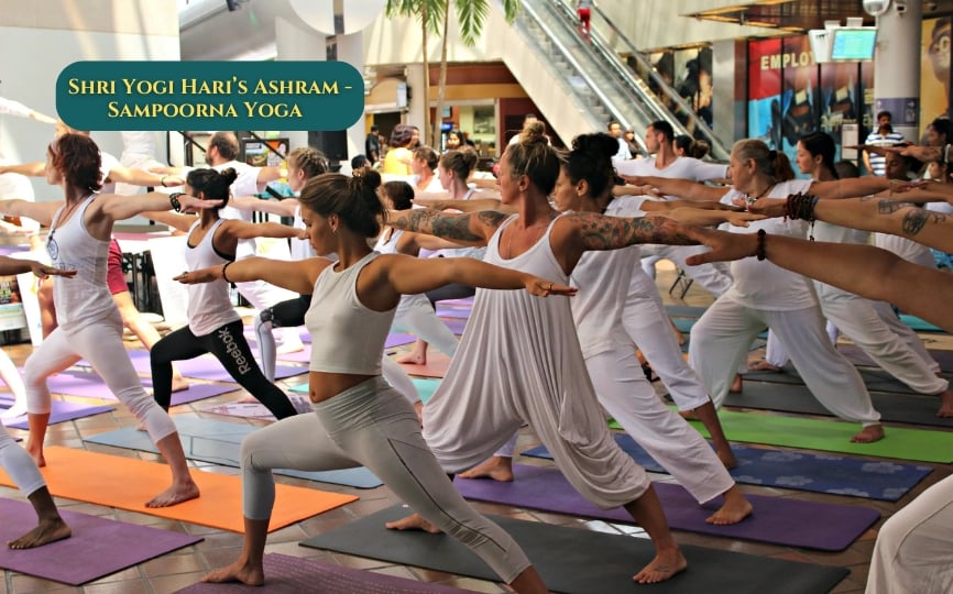 シュリ ヨギ ハリのアシュラム - サンポルナ ヨガ