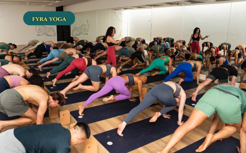 Formazione per insegnanti di yoga Fyra