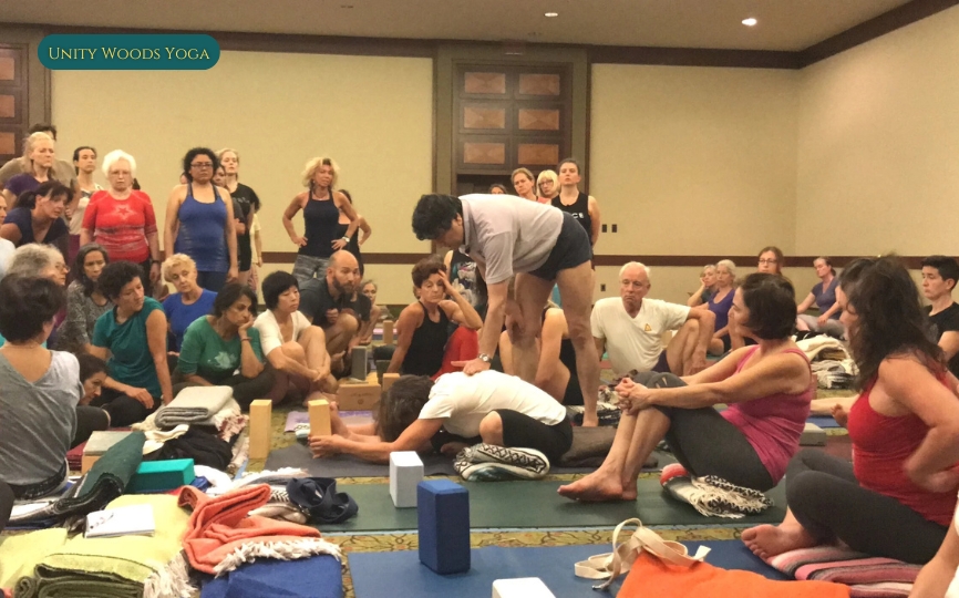 यूनिटी वुड्स योग