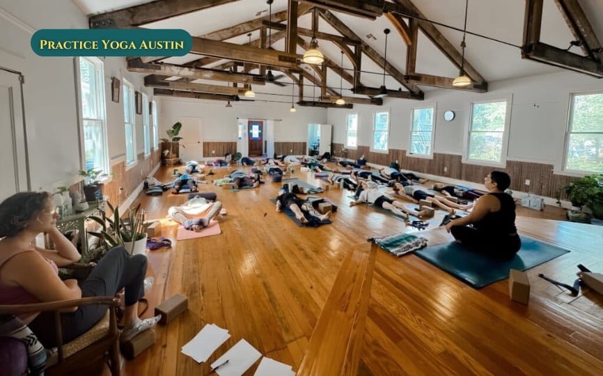 オースティンでヨガを練習する